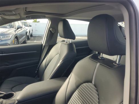 Used 2024 Toyota Camry SE image 16