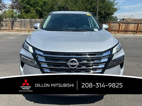Used 2025 Nissan Rogue SV AWD/4WD image 16
