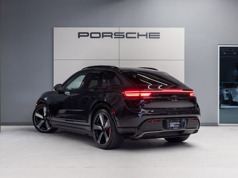 Certified 2025 Porsche Macan Turbo Electric AWD/4WD image 3