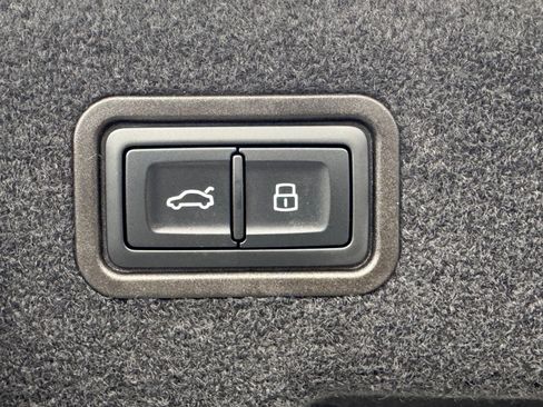 Used 2025 Audi S8 w/ Executive Package AWD/4WD image 10