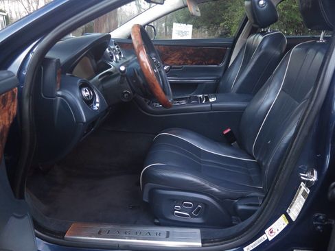 Used 2011 Jaguar XJ L image 29
