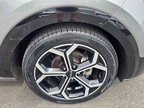 Used 2023 Kia Niro EX Touring FWD image 8