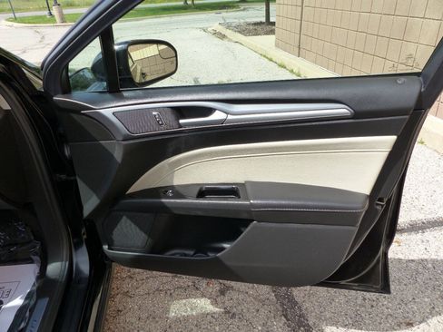Used 2016 Ford Fusion Titanium FWD image 42