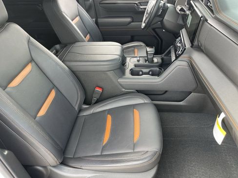 Used 2025 GMC Sierra 1500 AT4 image 28