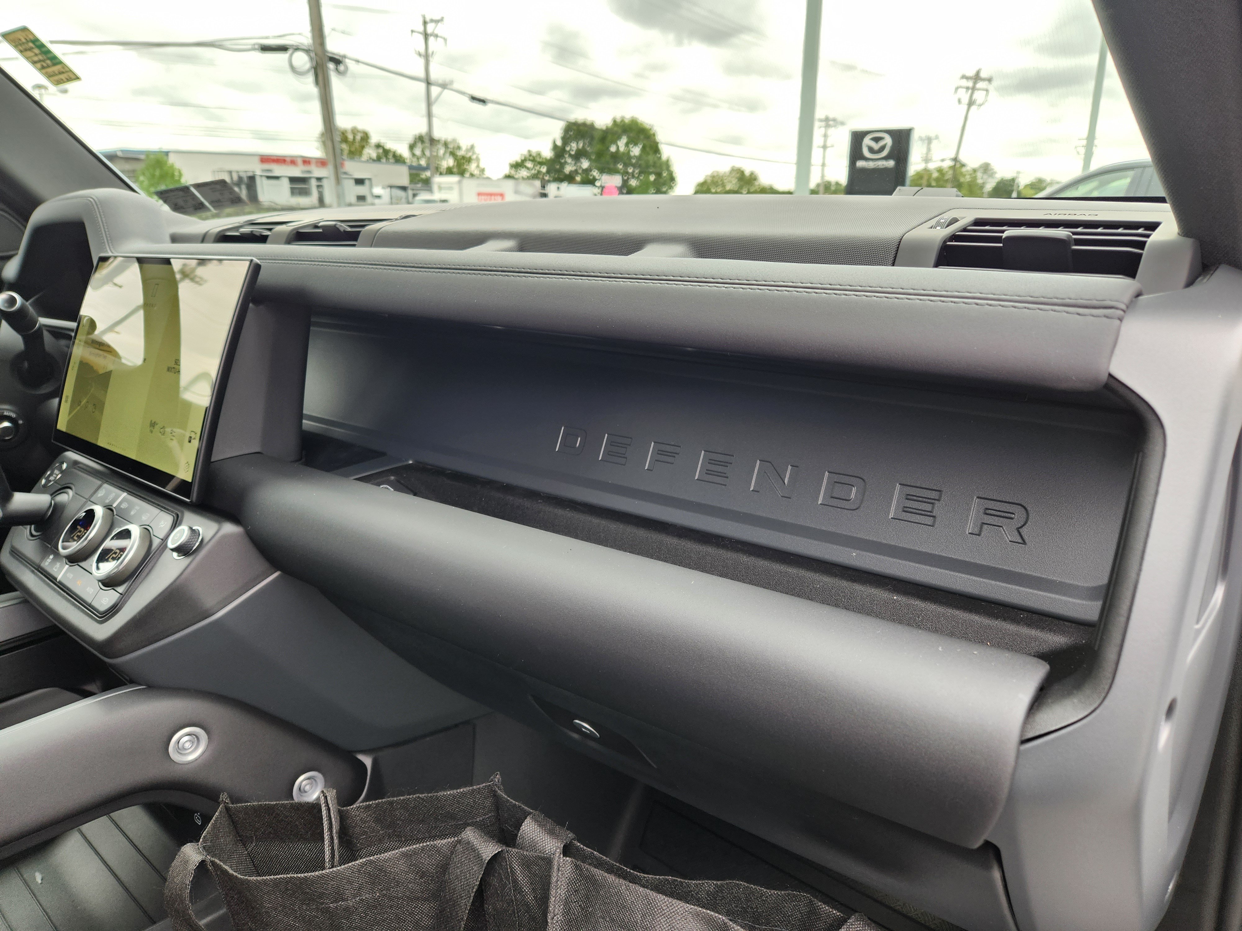 New 2026 Land Rover Defender 110 X-Dynamic SE AWD/4WD image 13