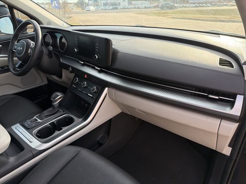 Used 2024 Kia Carnival LX image 20