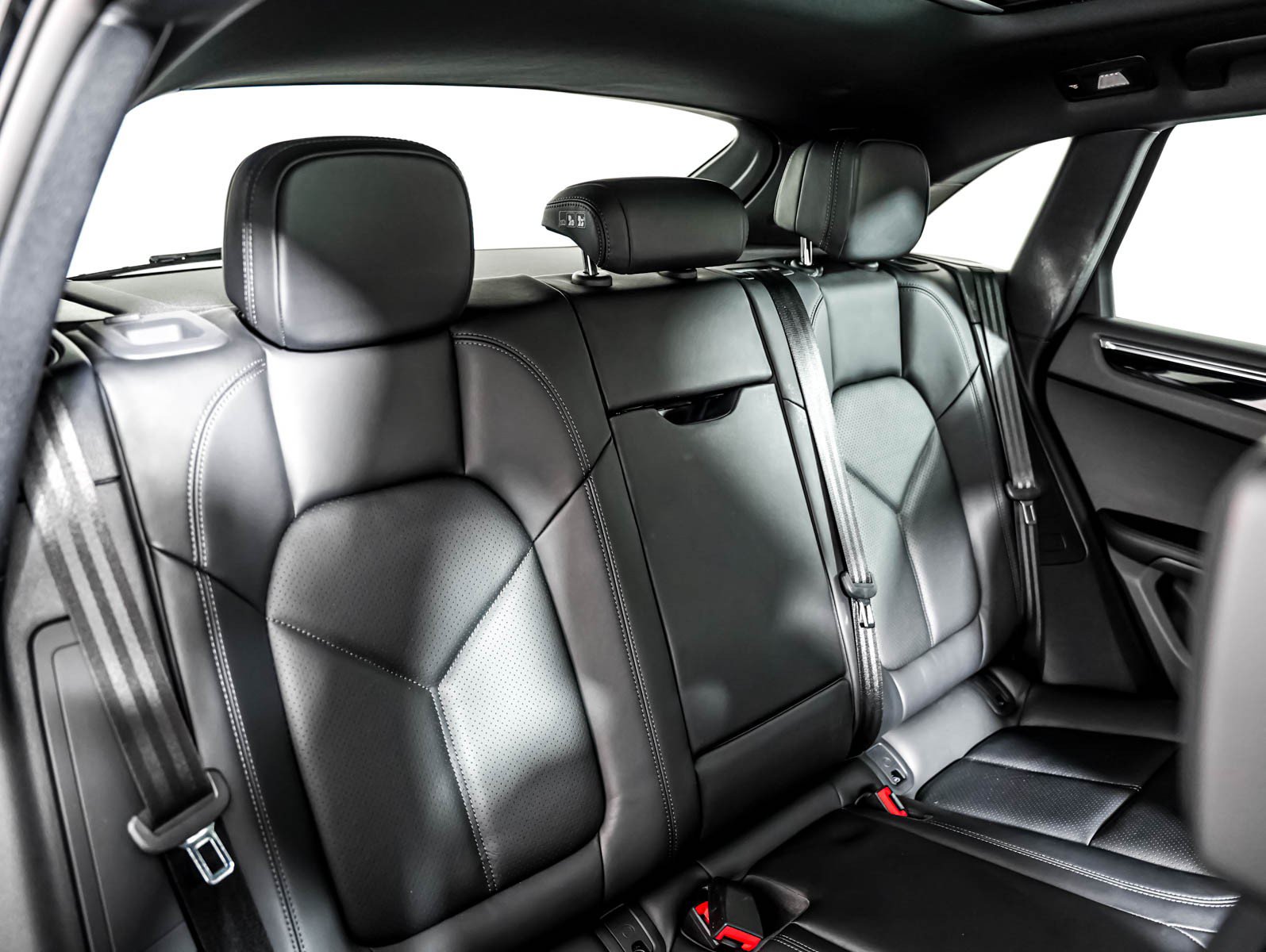 Certified 2026 Porsche Macan S AWD/4WD image 6