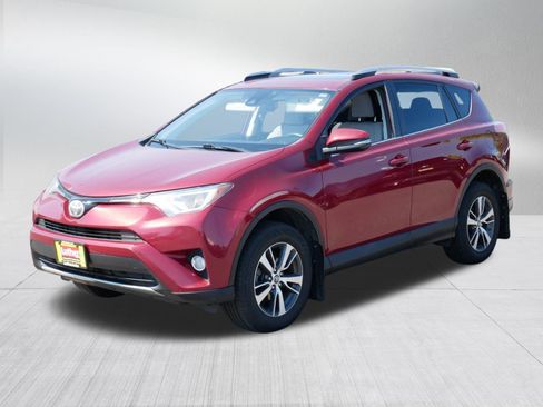 Used 2018 Toyota RAV4 XLE AWD/4WD image 3