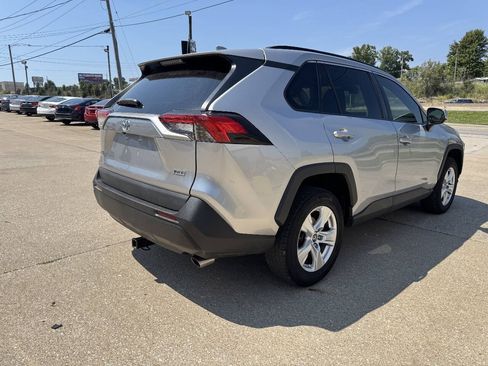 Used 2020 Toyota RAV4 XLE FWD image 7