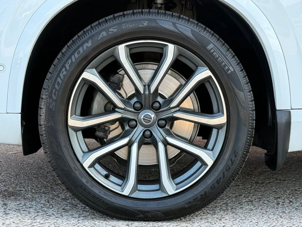 Used 2016 Volvo XC90 T6 Momentum w/ Momentum Plus Package AWD/4WD image 28