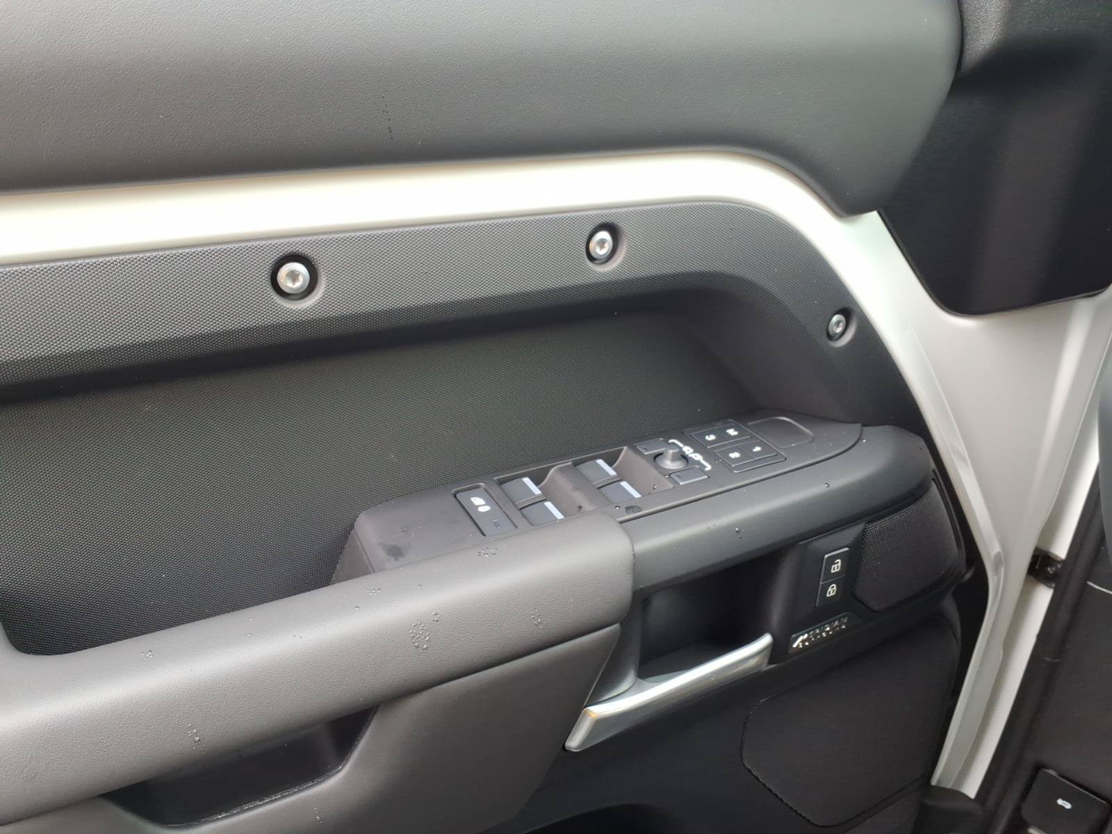 New 2026 Land Rover Defender 110 X-Dynamic SE AWD/4WD image 10