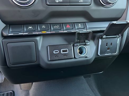 Used 2025 Chevrolet Silverado 1500 Custom image 29