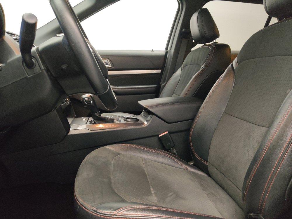 Used 2019 Ford Explorer XLT w/ Equipment Group 202A FWD image 17