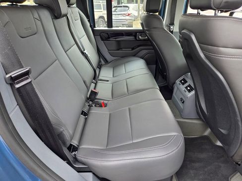 Used 2025 INEOS Grenadier Fieldmaster Edition image 15