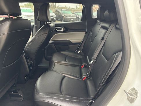 Used 2025 Jeep Compass Limited image 25