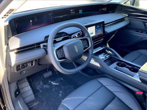 New 2026 Lincoln Nautilus Premier image 8