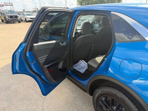 Used 2021 Ford Escape SE w/ Cold Weather Package AWD/4WD image 17