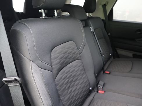 Used 2025 Nissan Pathfinder S image 43