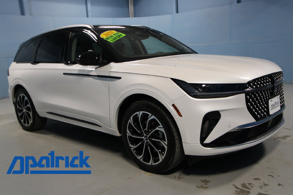 Used 2025 Lincoln Nautilus Reserve AWD/4WD image 1
