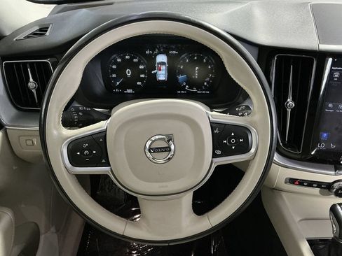 Used 2020 Volvo XC60 T5 Momentum AWD/4WD image 17