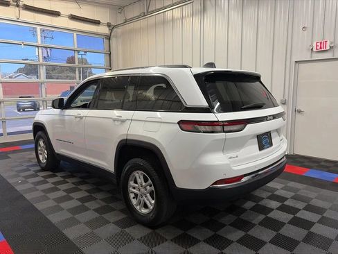 Used 2023 Jeep Grand Cherokee Laredo AWD/4WD image 6