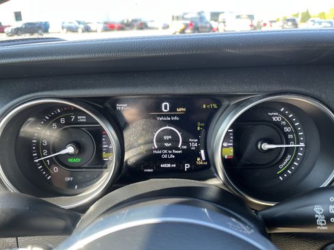Used 2022 Jeep Wrangler Unlimited Sahara w/ Cold Weather Group image 16
