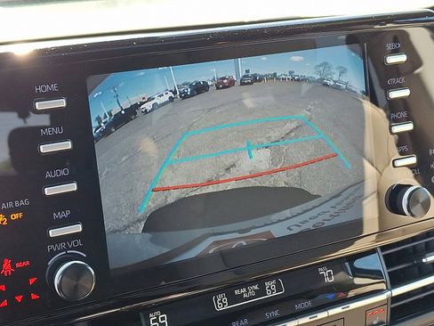 Used 2023 Toyota Sienna XLE AWD/4WD image 19