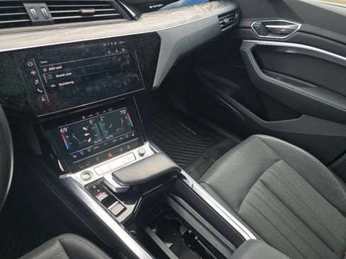 Used 2023 Audi e-tron Premium Plus w/ Premium Plus Package AWD/4WD image 30
