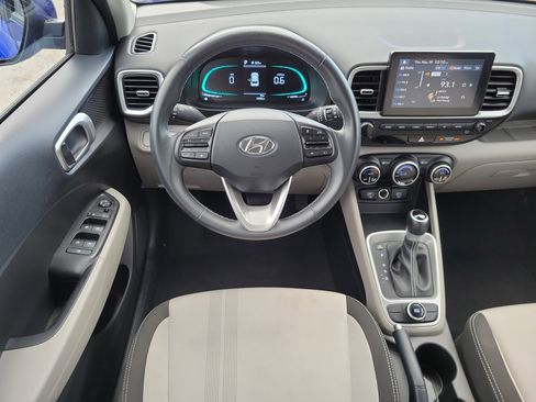 Used 2025 Hyundai Venue SEL FWD image 19