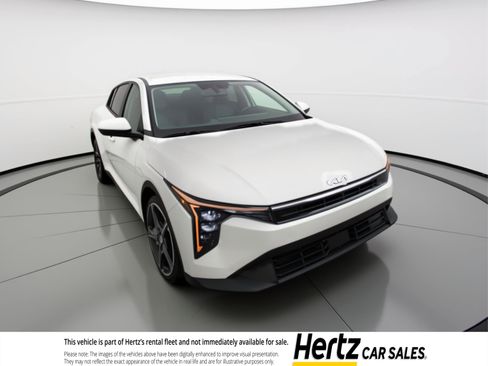 Used 2025 Kia K4 LXS image 1