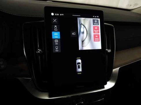 Certified 2025 Volvo XC90 B6 Plus image 30