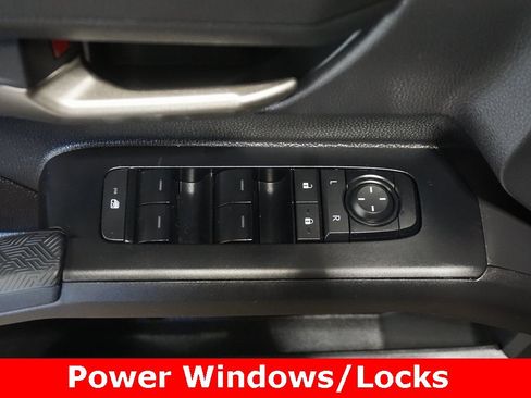 Certified 2025 Toyota Tacoma TRD Off-Road image 6