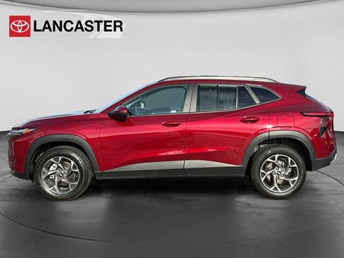 Used 2025 Chevrolet Trax LT FWD image 4