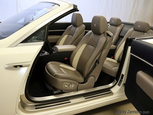 Used 2020 Rolls-Royce Dawn image 11