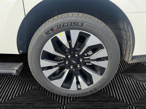 New 2026 Ford Expedition Max Platinum w/ Driver's Package image 9