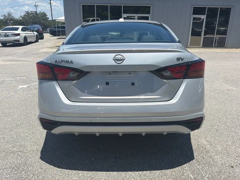 Used 2024 Nissan Altima 2.5 SV FWD image 7