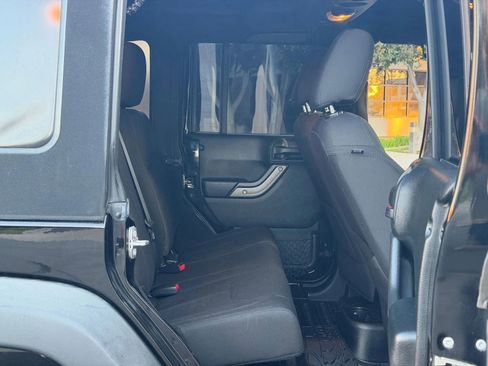 Used 2018 Jeep Wrangler Unlimited Sport S image 28