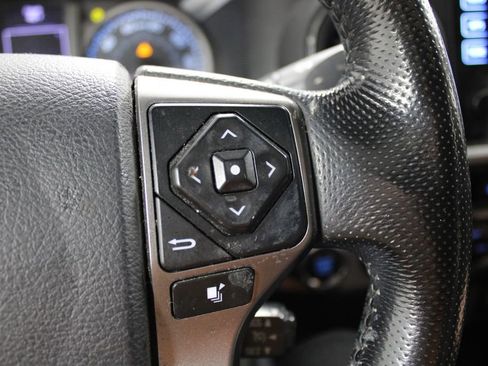 Used 2016 Toyota Tacoma Limited image 23