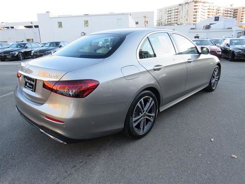 Used 2021 Mercedes-Benz E 350 4MATIC Sedan image 4
