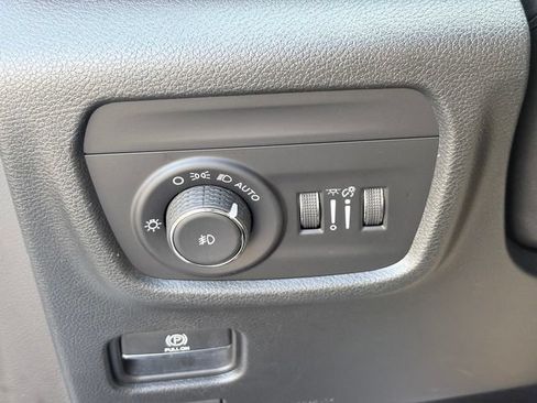 Used 2022 Jeep Grand Cherokee Limited AWD/4WD image 23