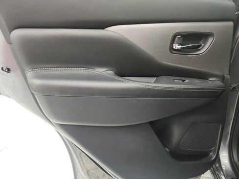 Used 2022 Nissan Murano S image 9