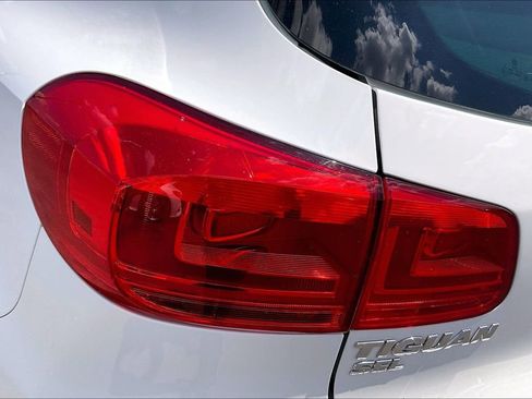 Used 2017 Volkswagen Tiguan SEL FWD image 25
