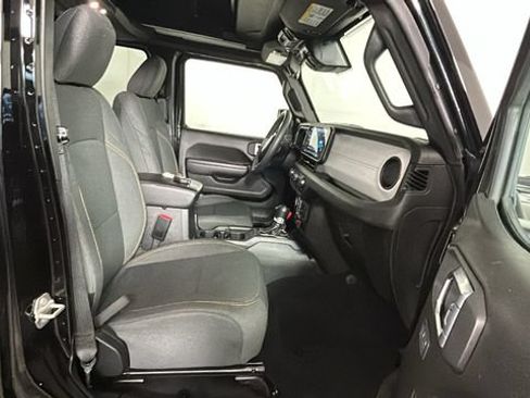 Used 2024 Jeep Wrangler Unlimited AWD/4WD image 28