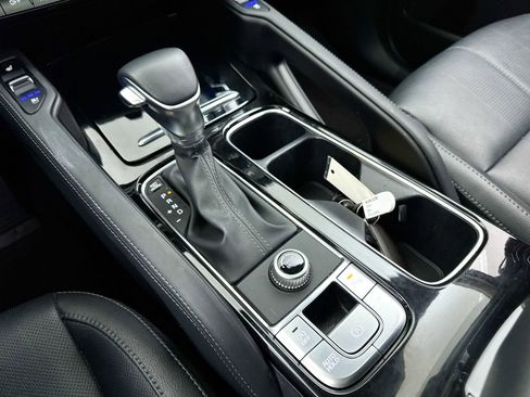 Used 2024 Kia Telluride EX w/ EX Captain's Chair Package image 27