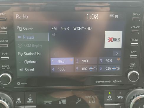 Used 2022 Toyota Highlander XLE AWD/4WD image 27
