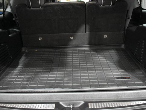 Used 2016 Cadillac Escalade ESV Luxury image 23