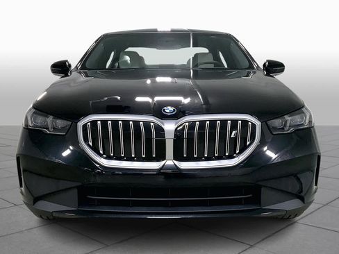 Used 2024 BMW i5 eDrive40i w/ Premium Package RWD image 3