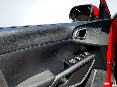 Used 2023 Kia Soul LX w/ LX Technology Package FWD image 18