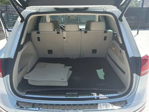 Used 2015 Volkswagen Touareg Sport AWD/4WD image 16