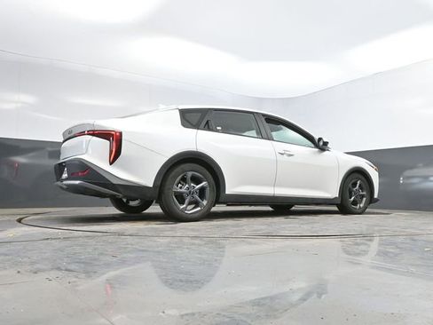 Used 2025 Kia K4 LXS image 50